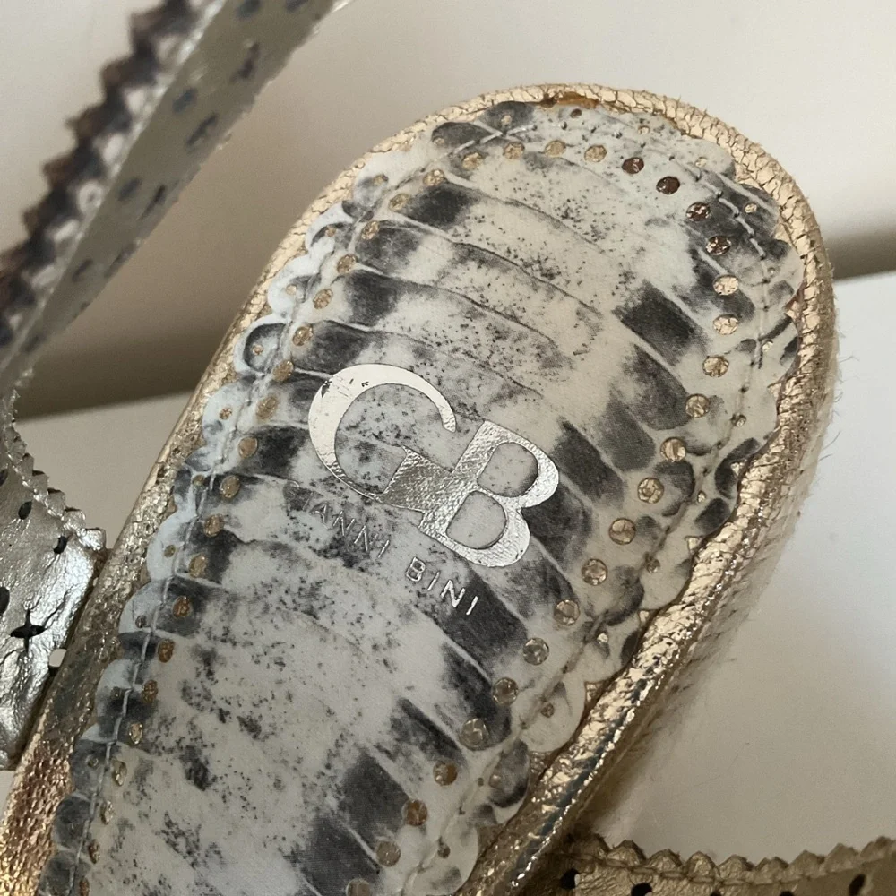 Gianni Bini Gold Metallic Espadrille Platform Wedge Sandals Size 8